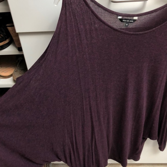 Max and Mia cold shoulder top. - Picture 2 of 3